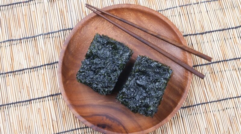 Study: Effect of roasted purple laver (nori) on vitamin B12 nutritional status of plants: a dose-response trial. Image credit: Jeong-Seon/Shutterstock.com